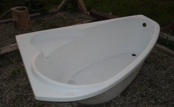 Продам акриловую ванну угловую